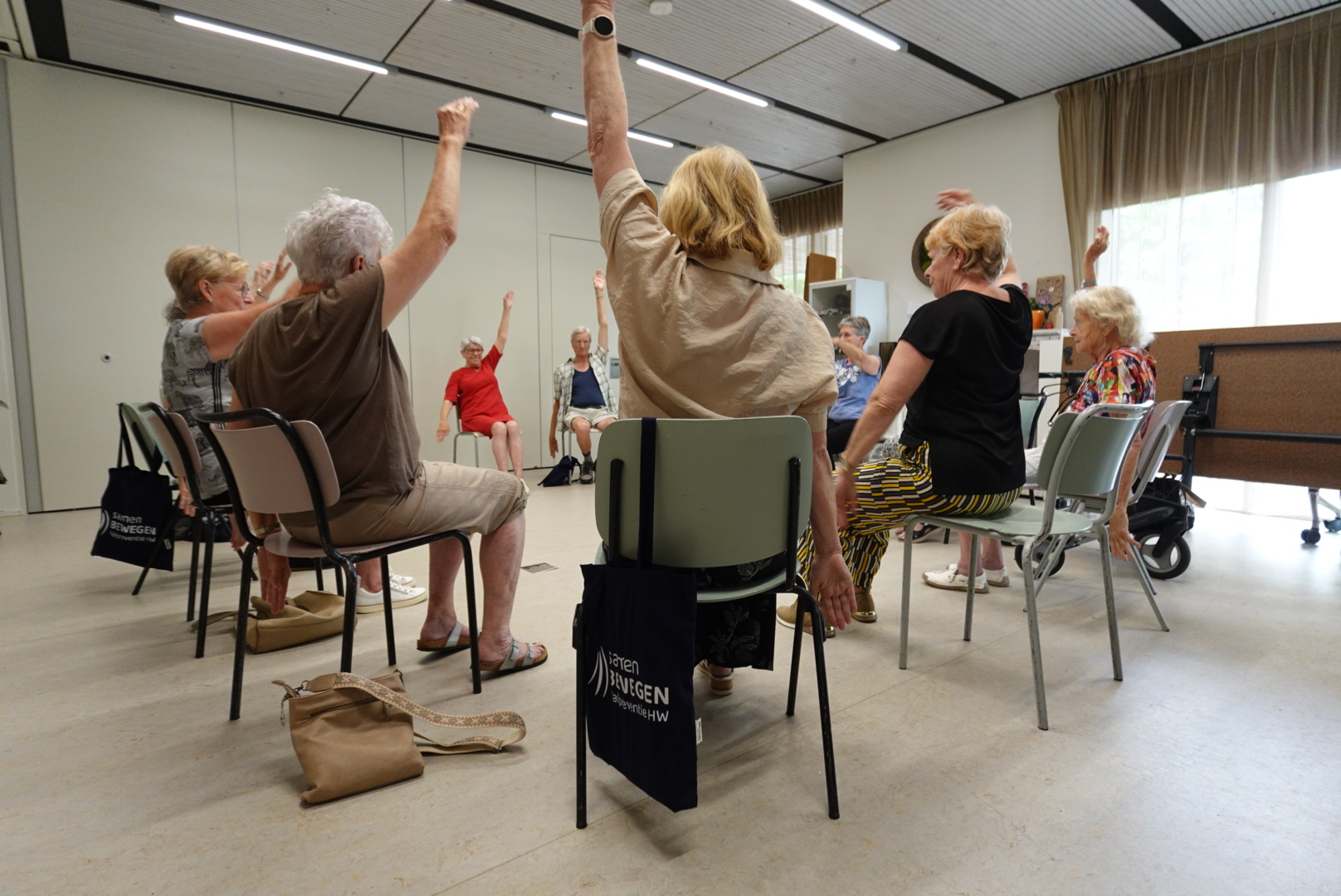 afbeelding Steviger op uw benen samen met anderen uit uw dorp